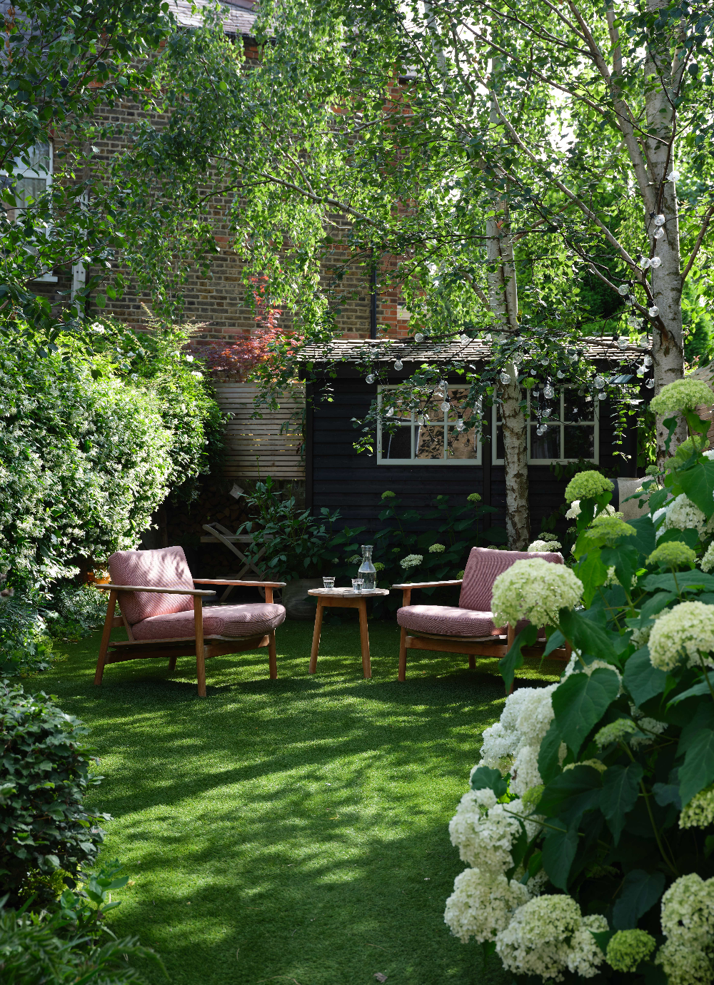 Creating a Cozy Oasis: Tips for Cultivating a Compact Garden