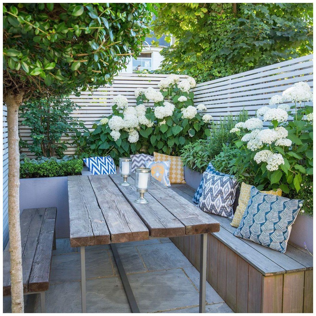 Creating a Cozy Outdoor Retreat: Designing a Small Garden Seating Area