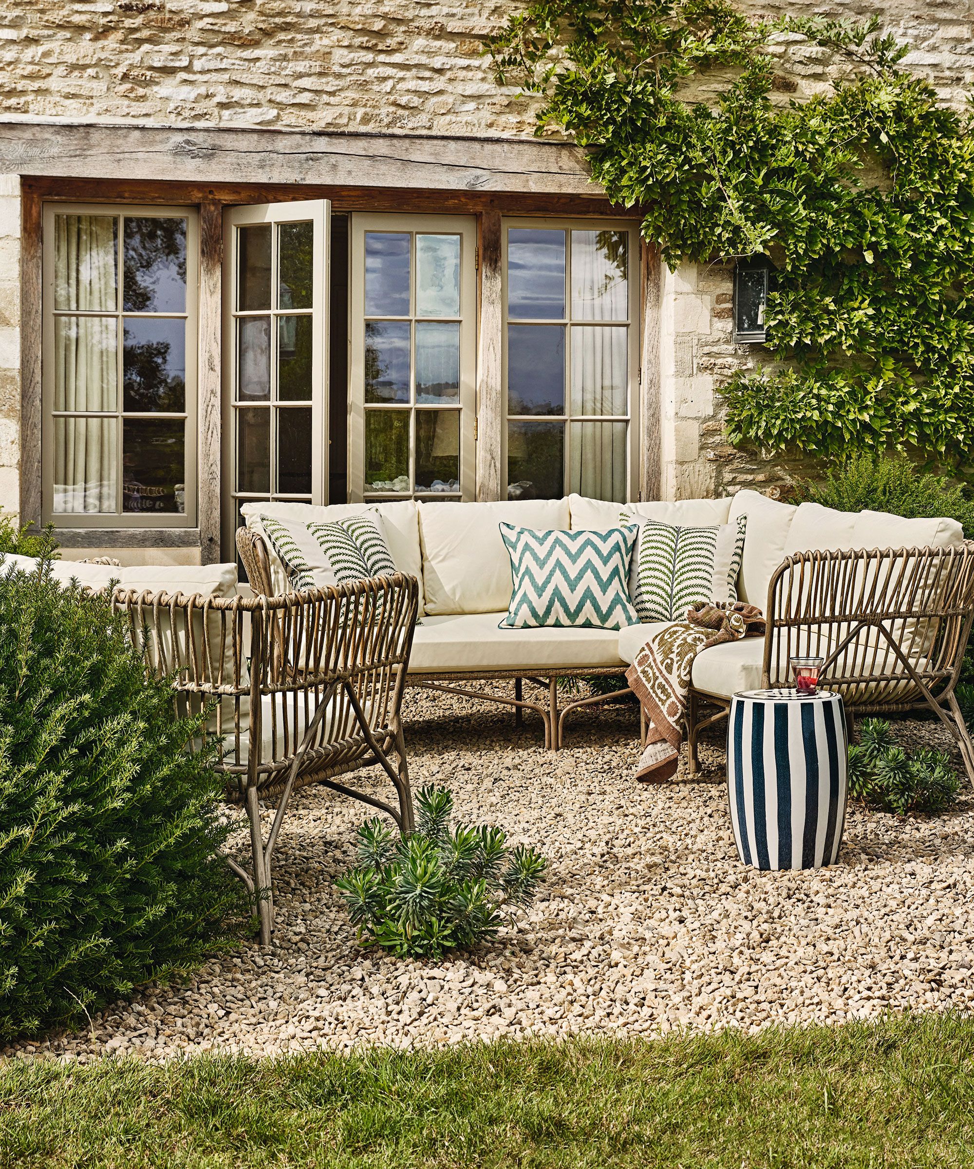 Creating a Cozy Outdoor Retreat: Tips for Designing a Small Garden Seating Area