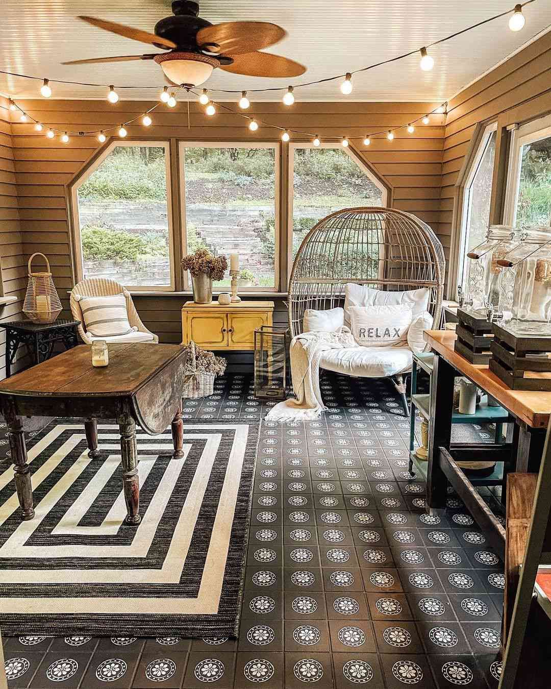 Creating a Cozy Screened-In Porch for Relaxing Outdoors