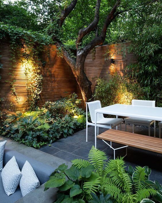 Creating a Serene and Charming Garden Landscape in a Compact Space