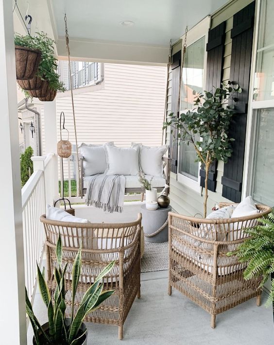 Creating a Warm and Inviting Front Porch Oasis