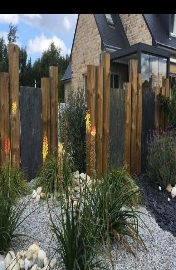 Creating an Easy and Beautiful Backyard Landscape Along the Fence