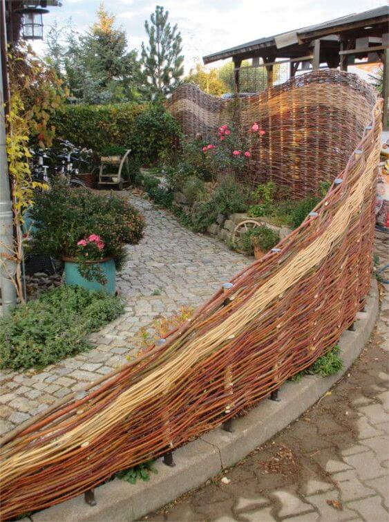 Creative DIY Garden Fence Ideas on a Budget