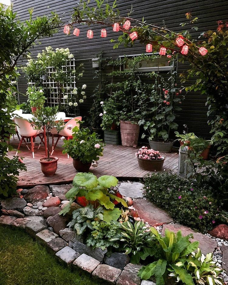 Creative Ideas for Designing Small Garden Courtyards