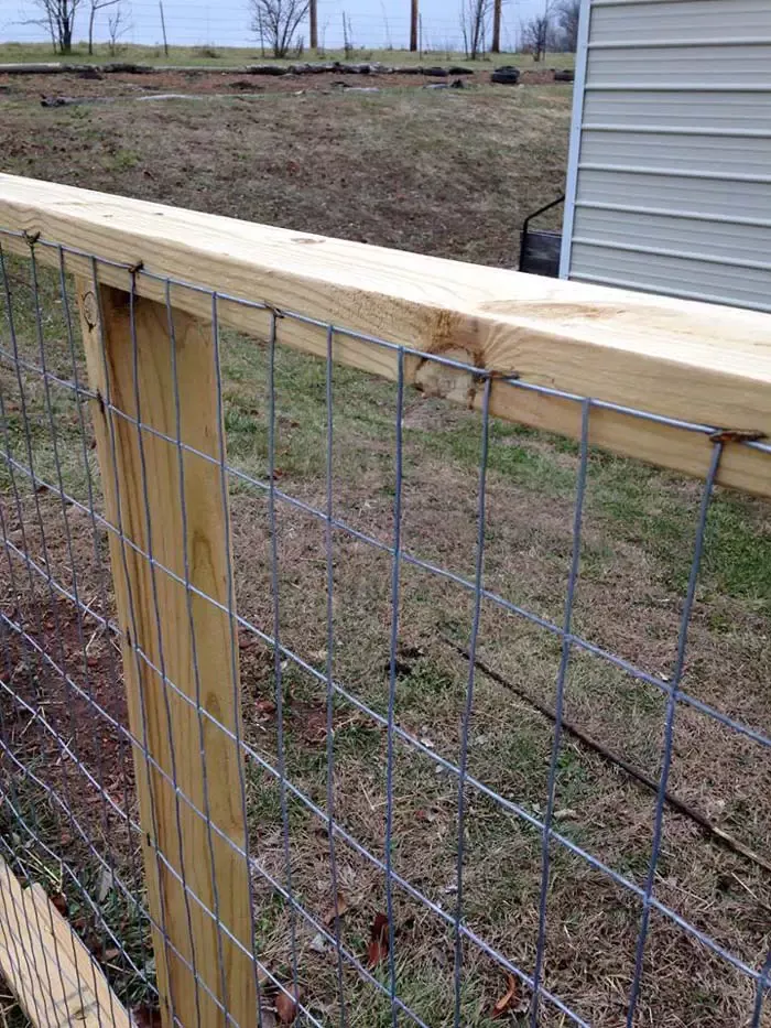 Creative Ideas for Wood and Wire Fences