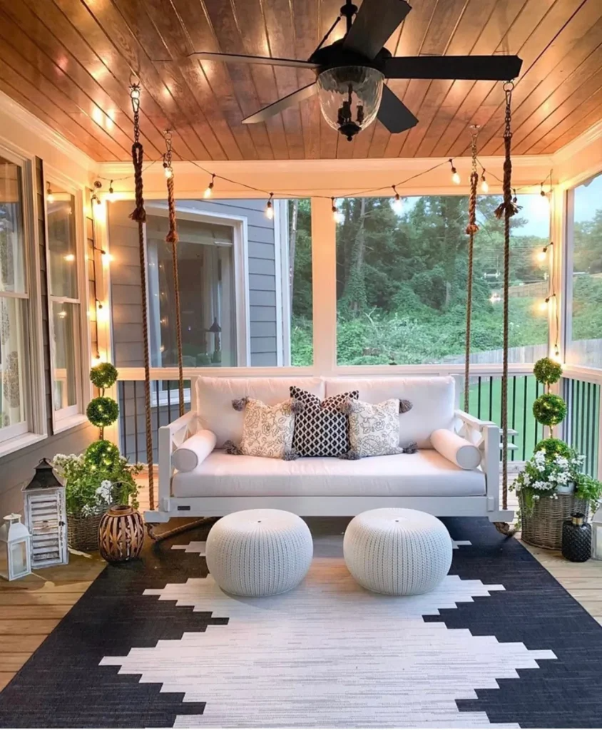 Creative Ways to Decorate Your Screened-in Porch