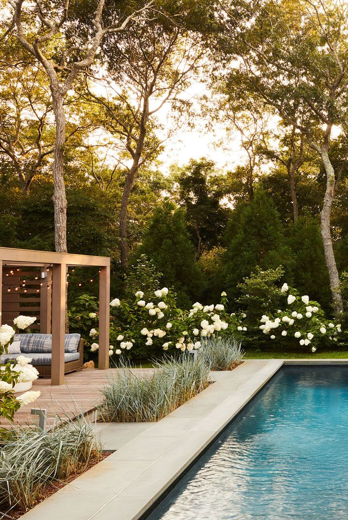 Creative Ways to Design Your Outdoor
Living Space with a Pool