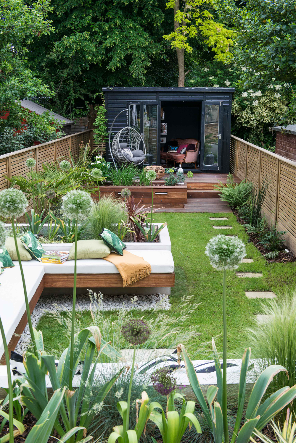 Creative Ways to Transform Small Gardens With Innovative Landscaping Ideas