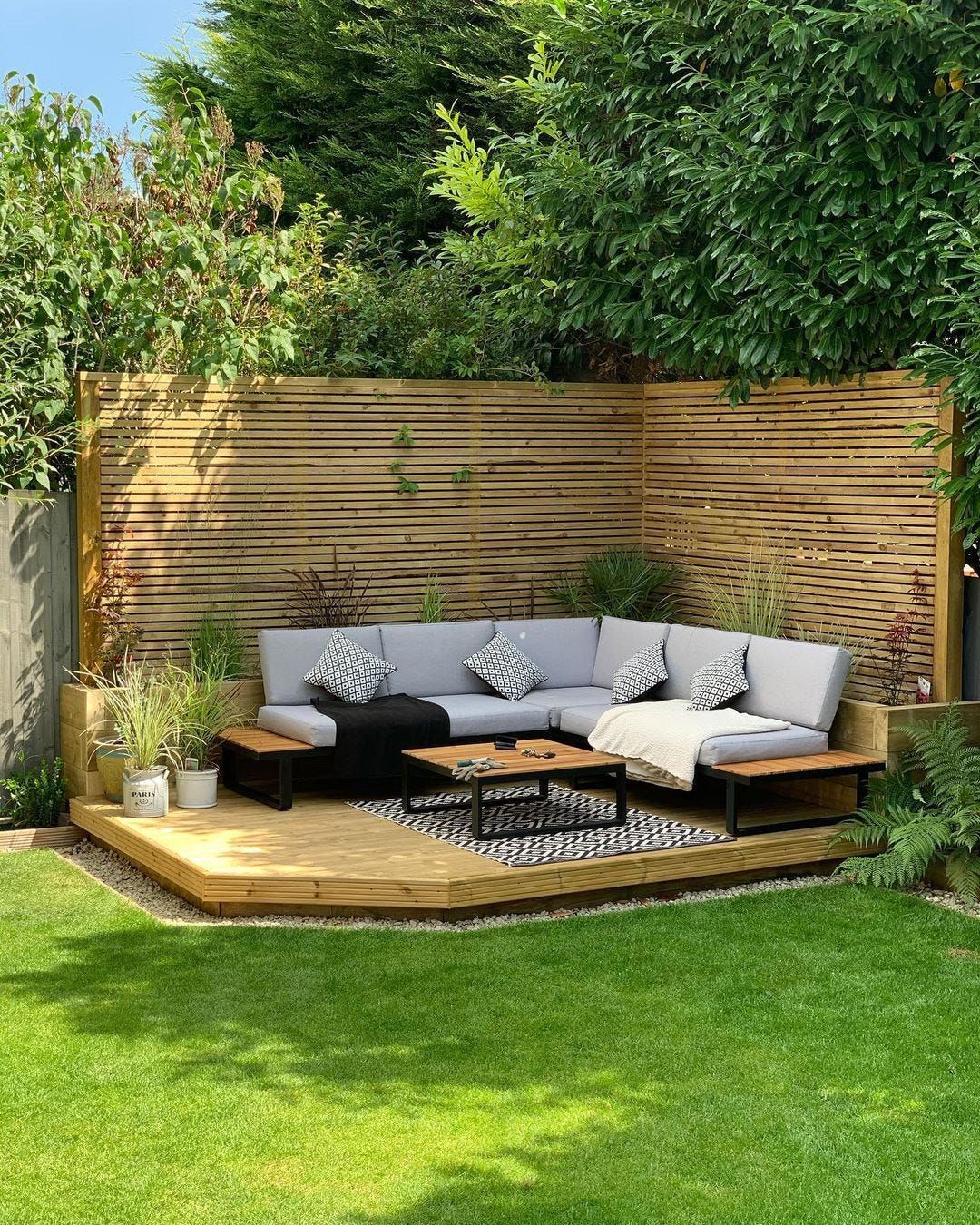 Creative Ways to Transform Your Backyard into a Beautiful Garden Oasis