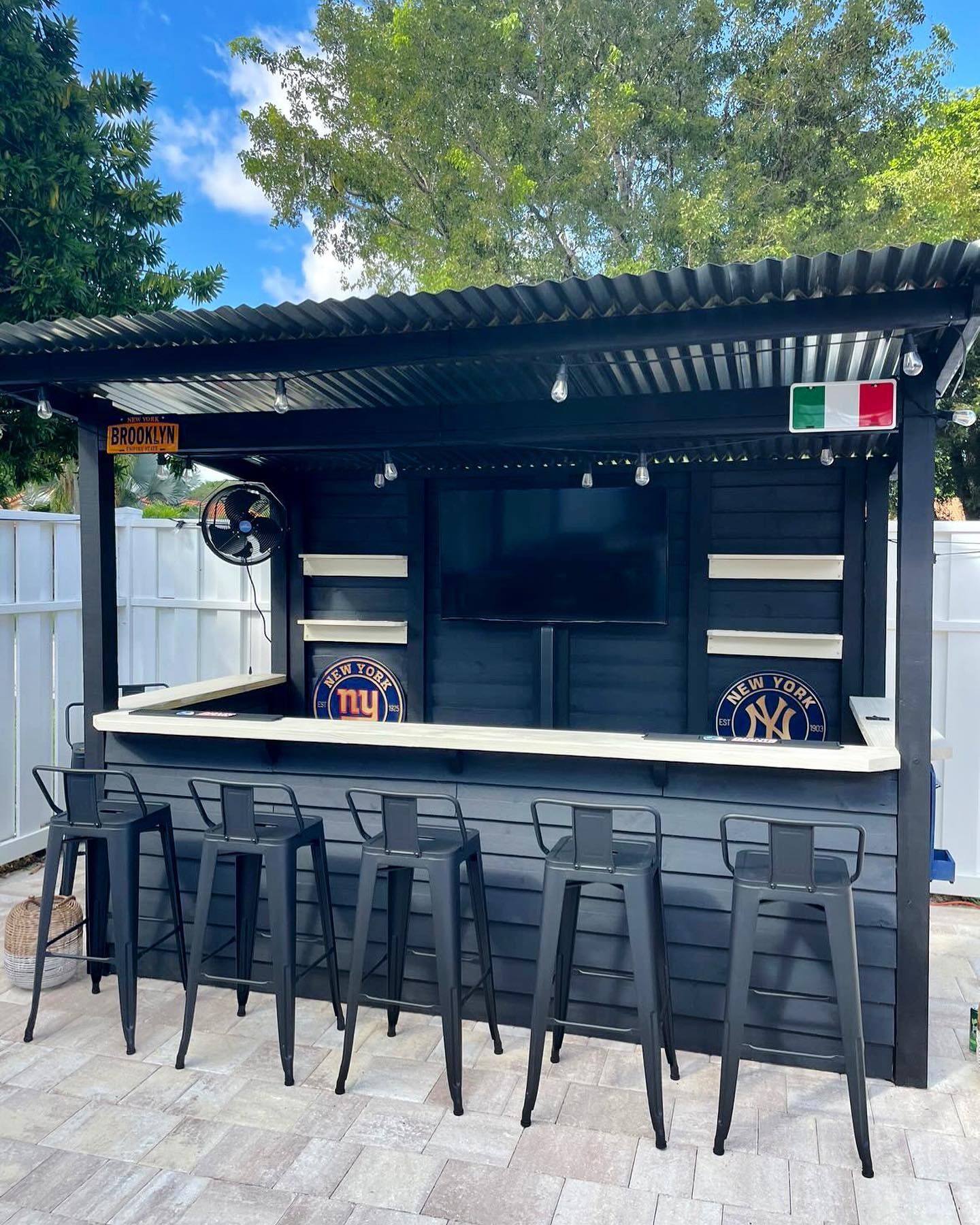 Creative and Cozy Outdoor Bar Design Ideas for Your Backyard Gathering