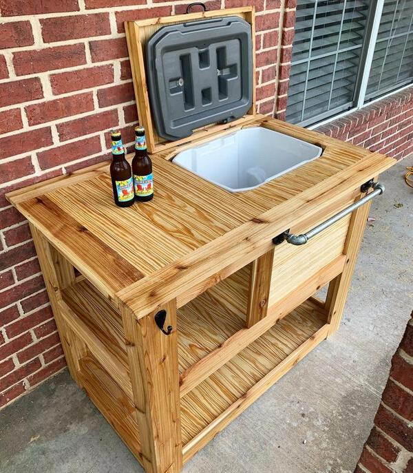 Creative and Stylish Outdoor Bar Setup Inspiration