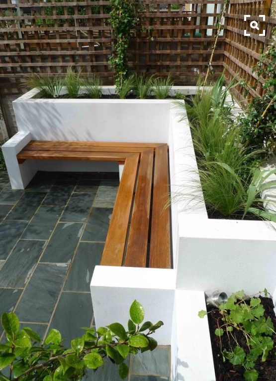 Designing a Charming Garden Wall for Your Outdoor Space