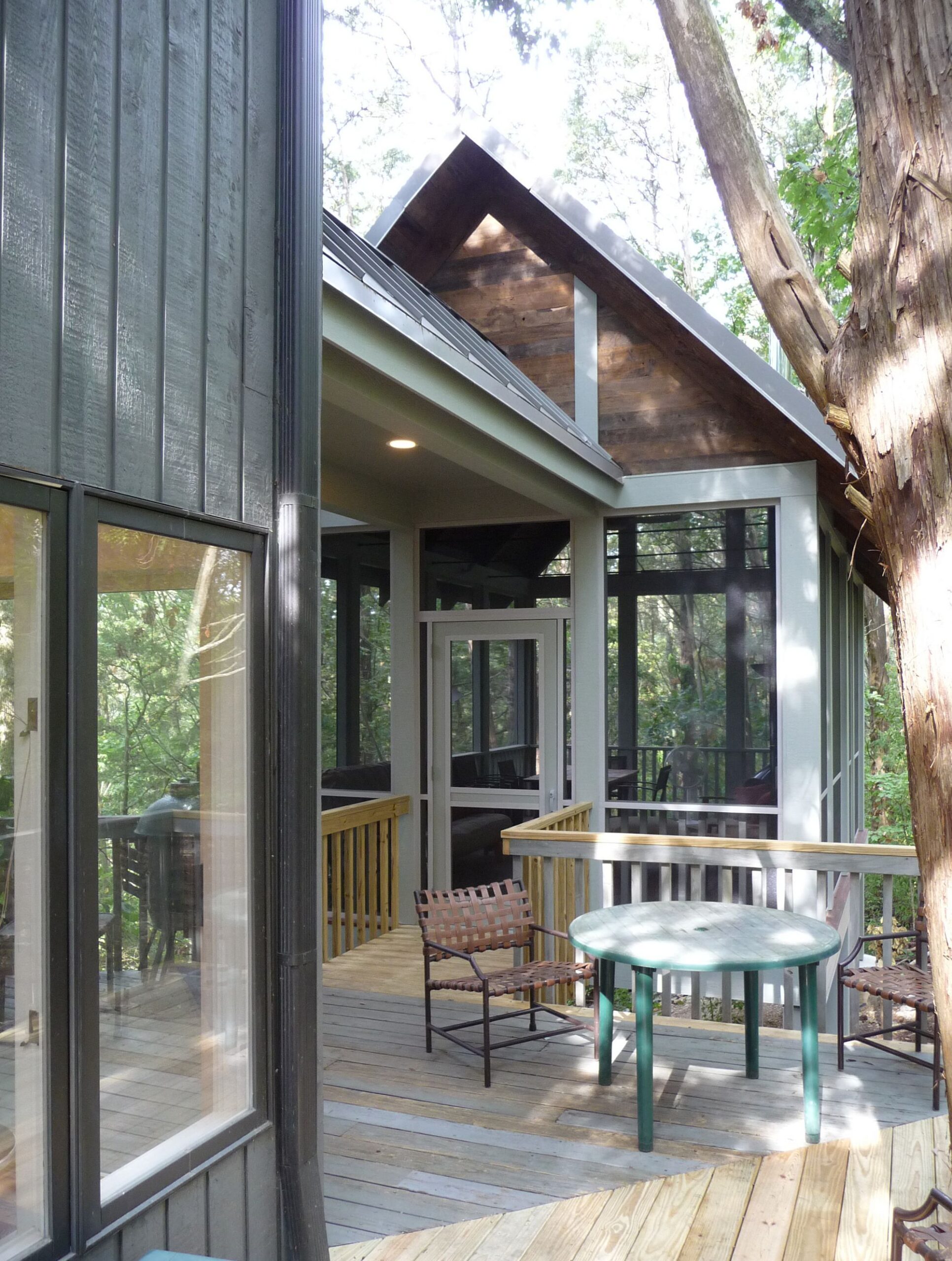 Discovering the Ultimate Guide to Building a Screened-In Porch