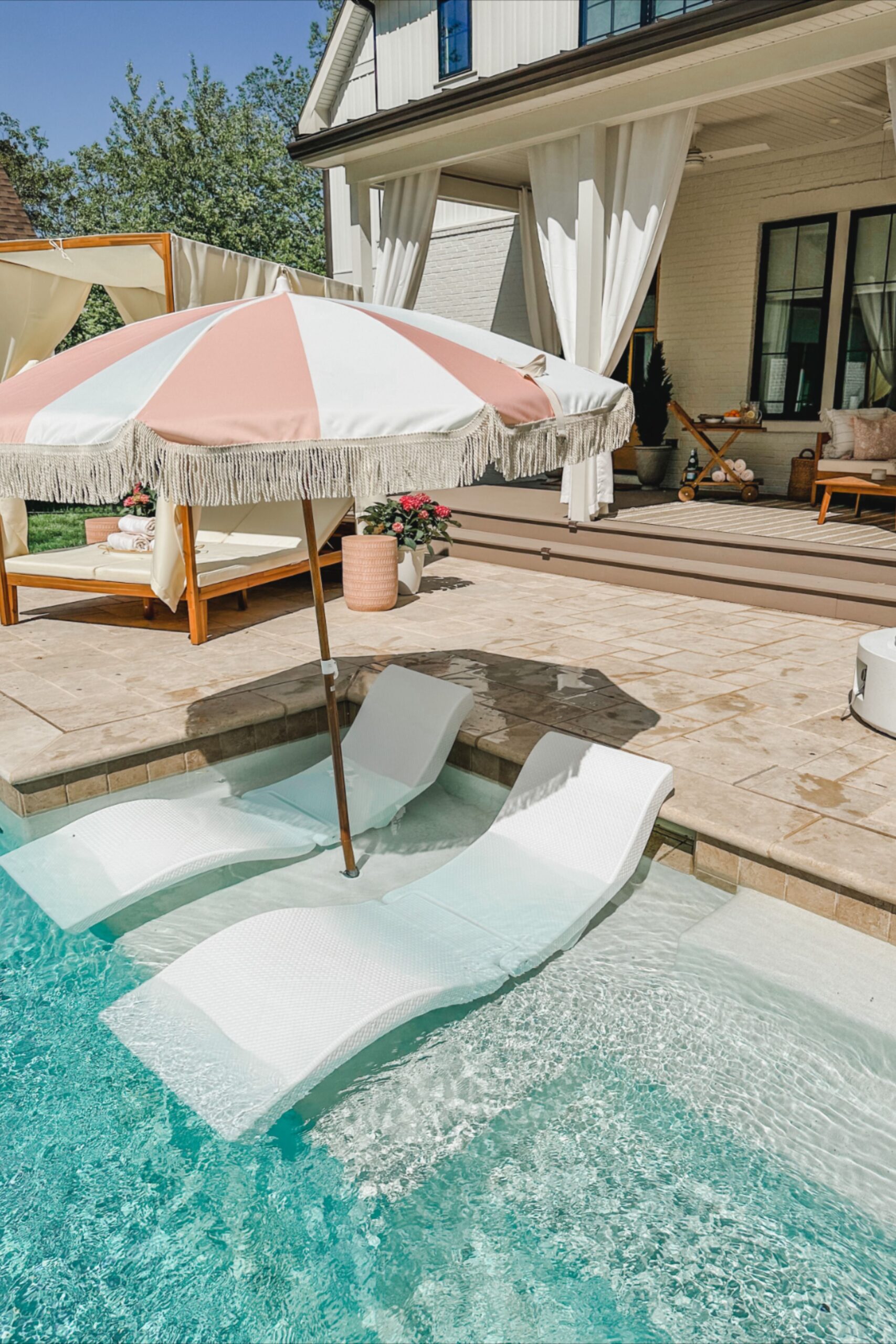 Dive into Style: The Best Pool Furniture for a Luxurious Outdoor Retreat