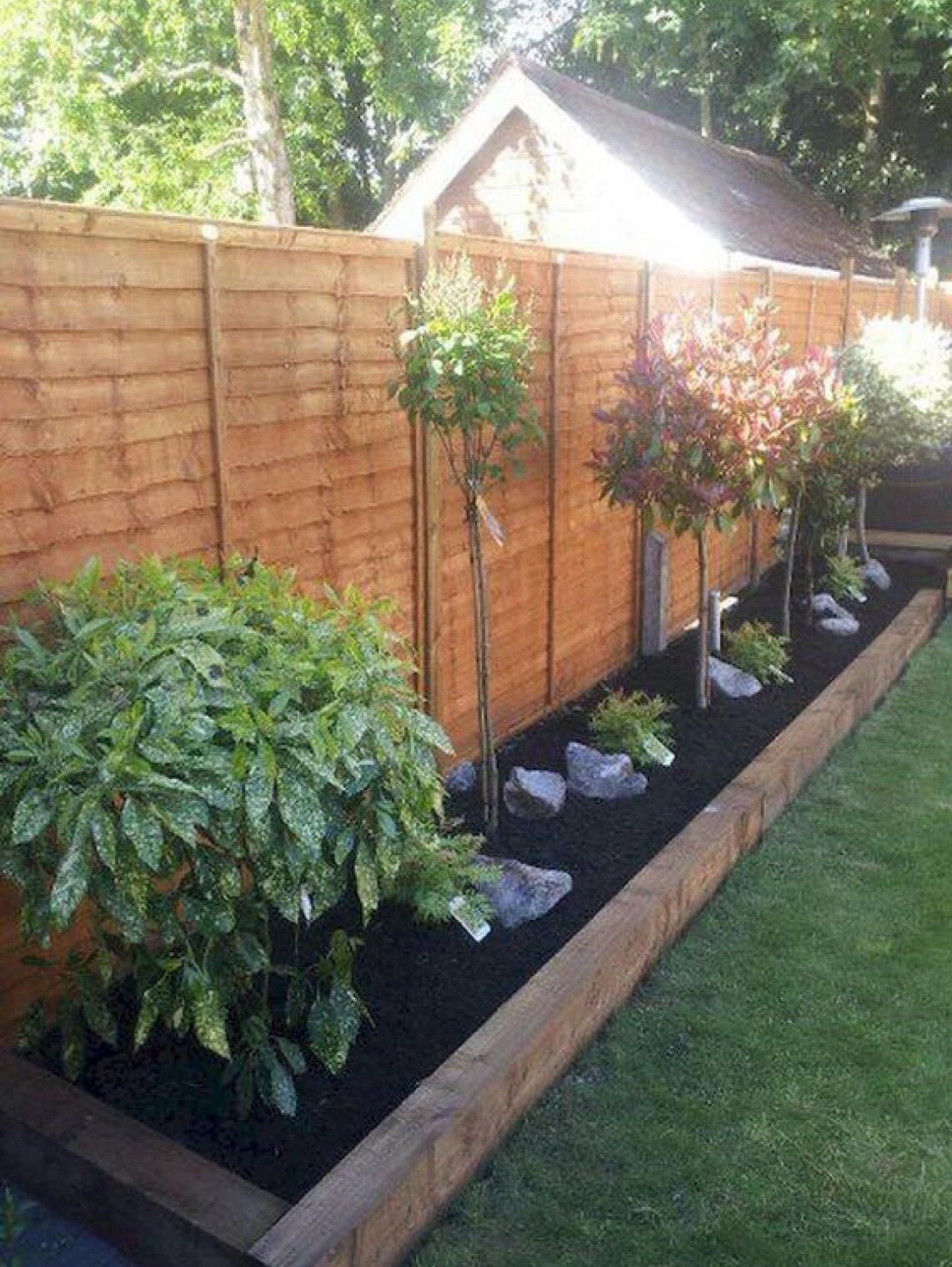 Easy Ways to Enhance Your Backyard with Fence Landscaping