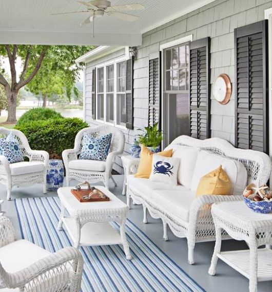 white wicker patio furniture