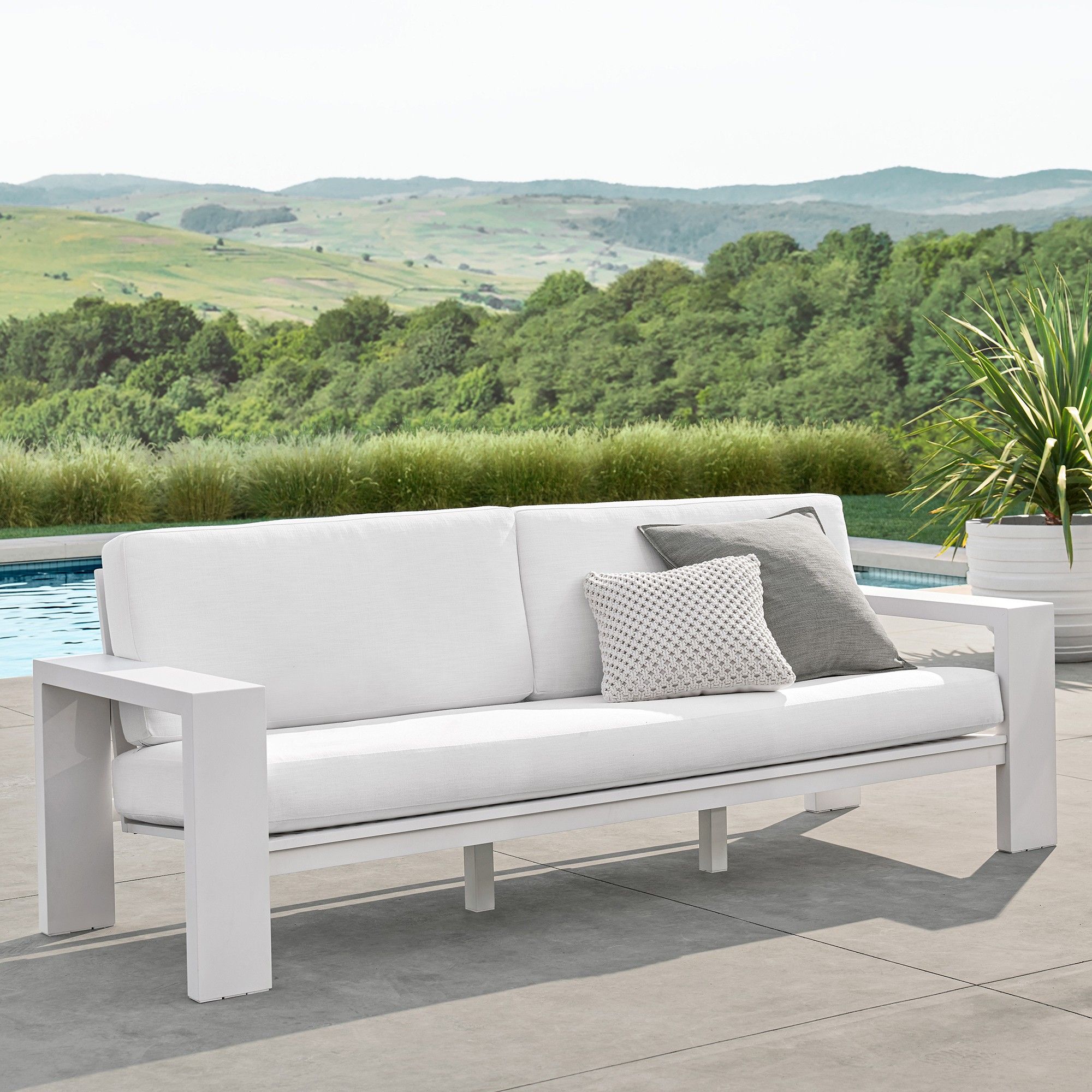 Elegant and Stylish White Outdoor Furniture: A Timeless Choice for Your Outdoor Space