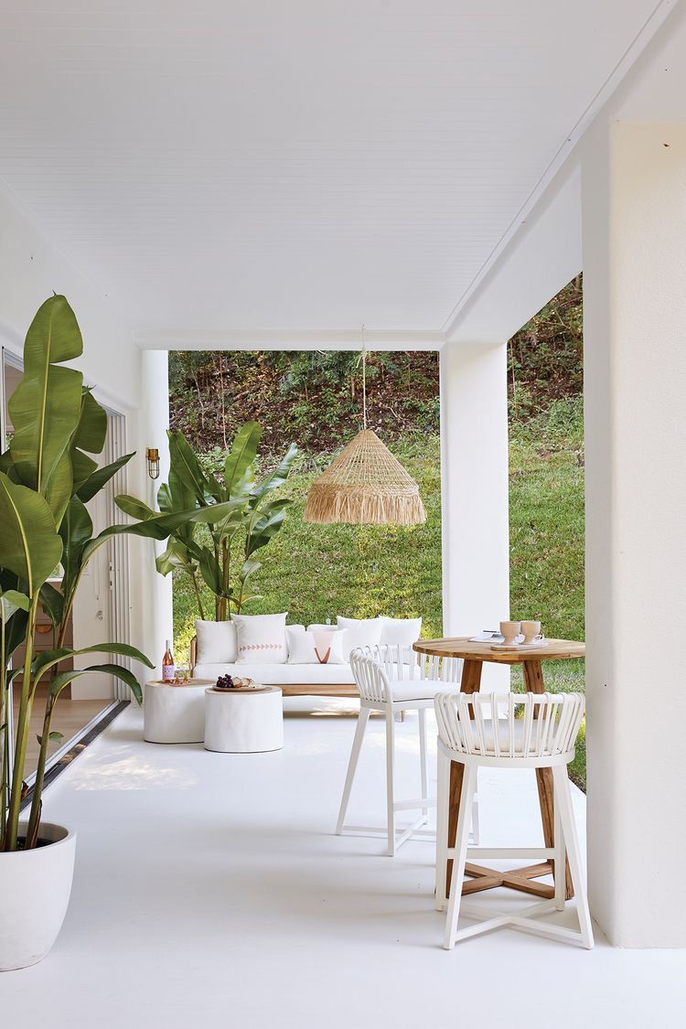 Elegant and Stylish White Outdoor Furniture: The Perfect Addition to Your Outdoor Space