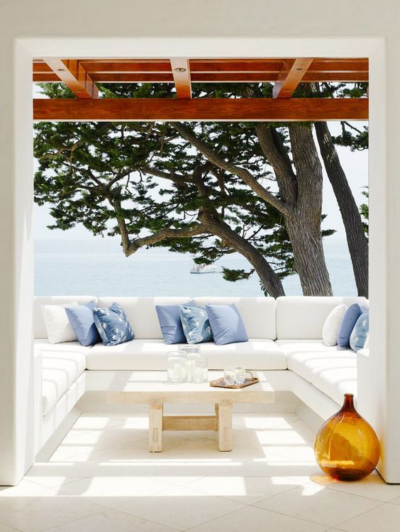 Elegant and Timeless White Outdoor Furniture: A Stunning Addition to Your Outdoor Space