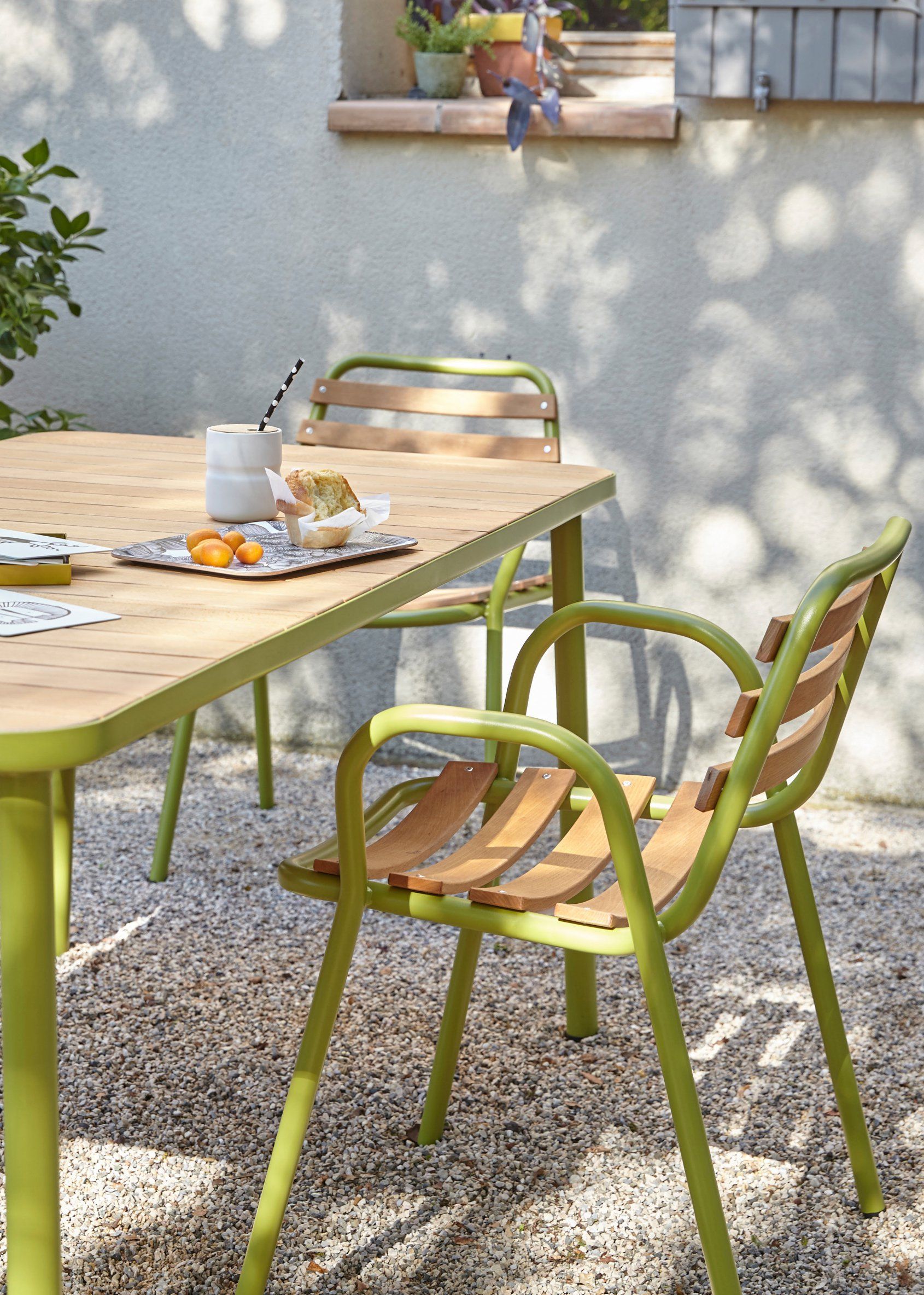 Enhance Your Outdoor Space with a Stylish Patio Table and Chairs