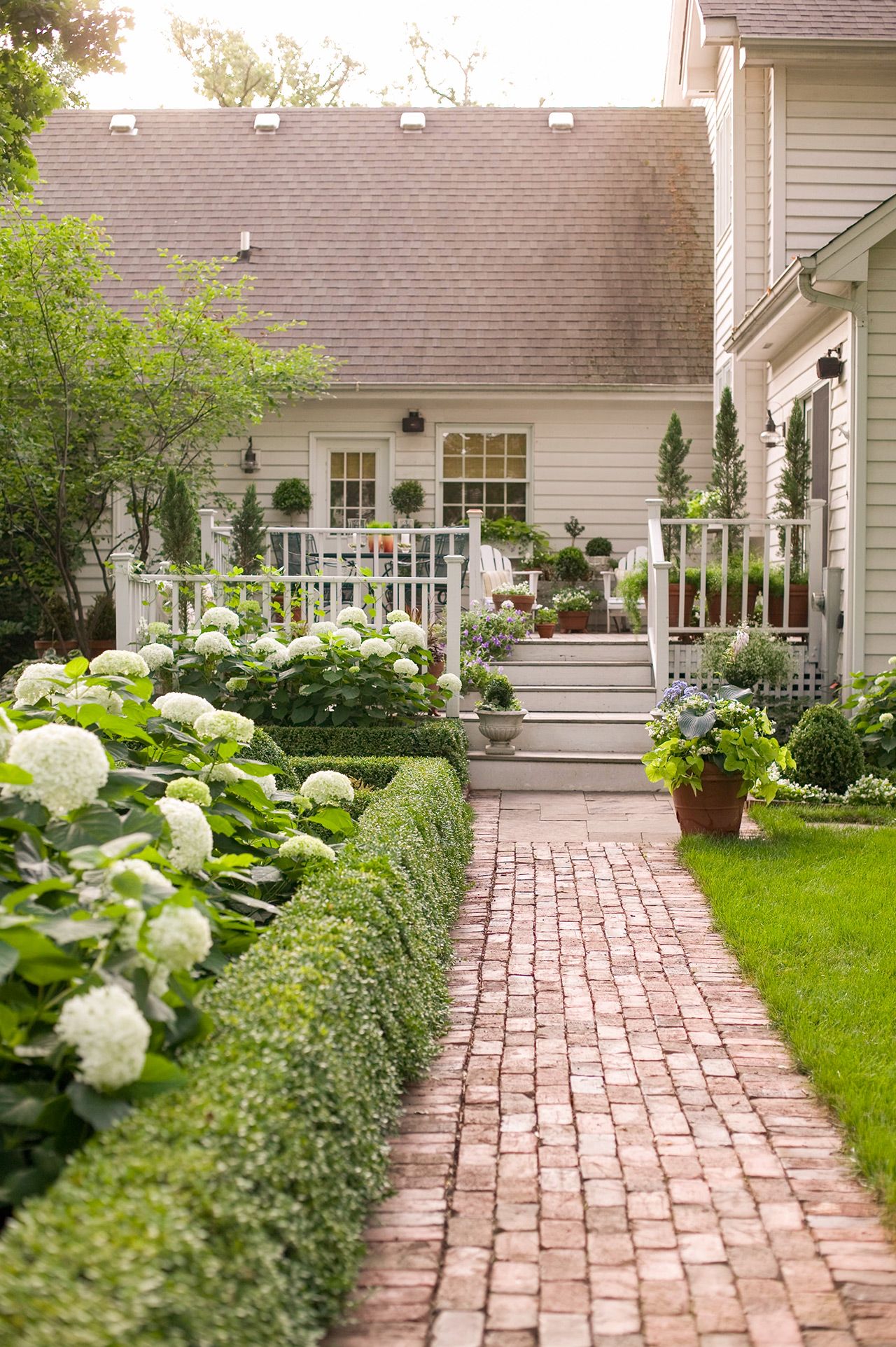 Enhancing Curb Appeal: Tips for Beautiful Landscaping Around Your Home