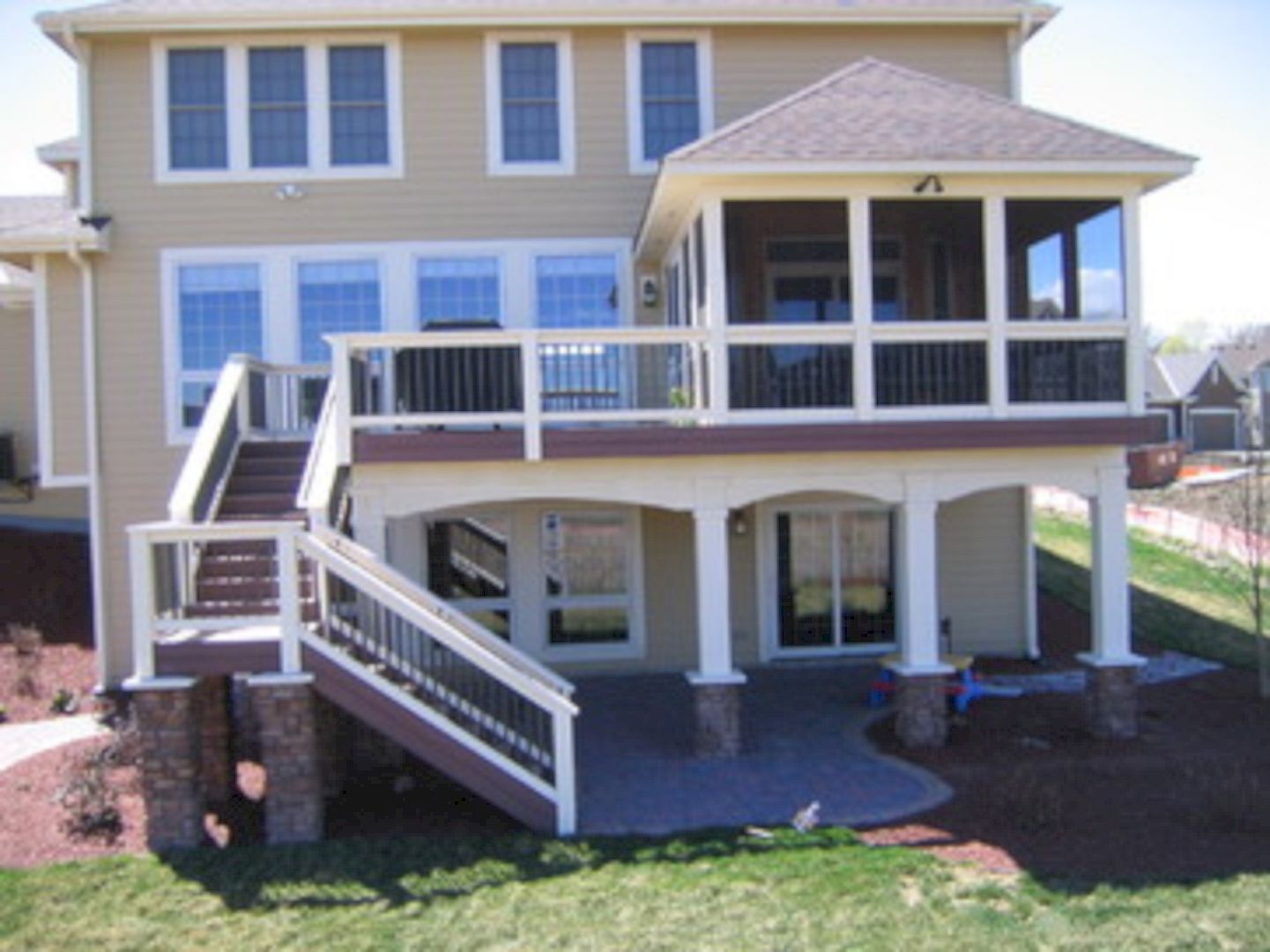 Enhancing Outdoor Living with a Screened-In Deck