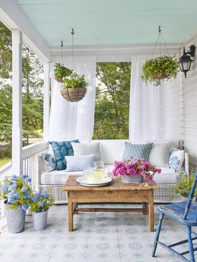 Enhancing Your Outdoor Space with Stylish Front Porch Furniture