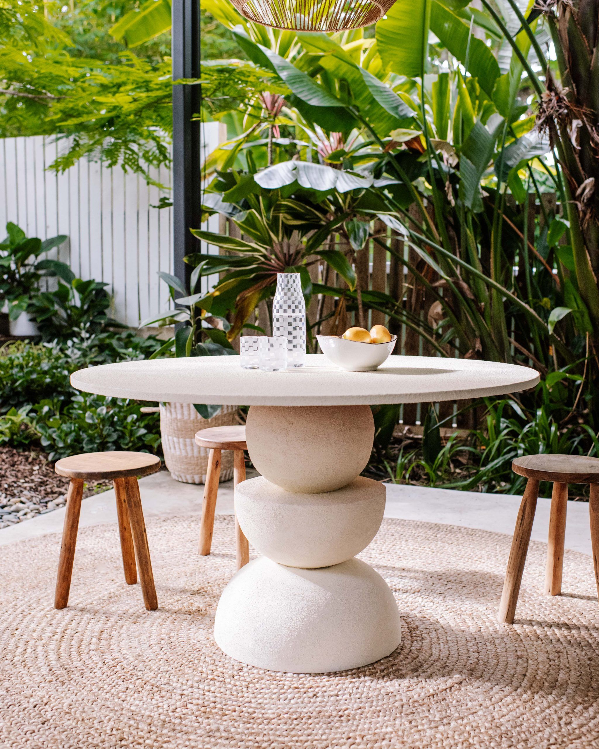 Enjoying the Great Outdoors with a Stunning Table