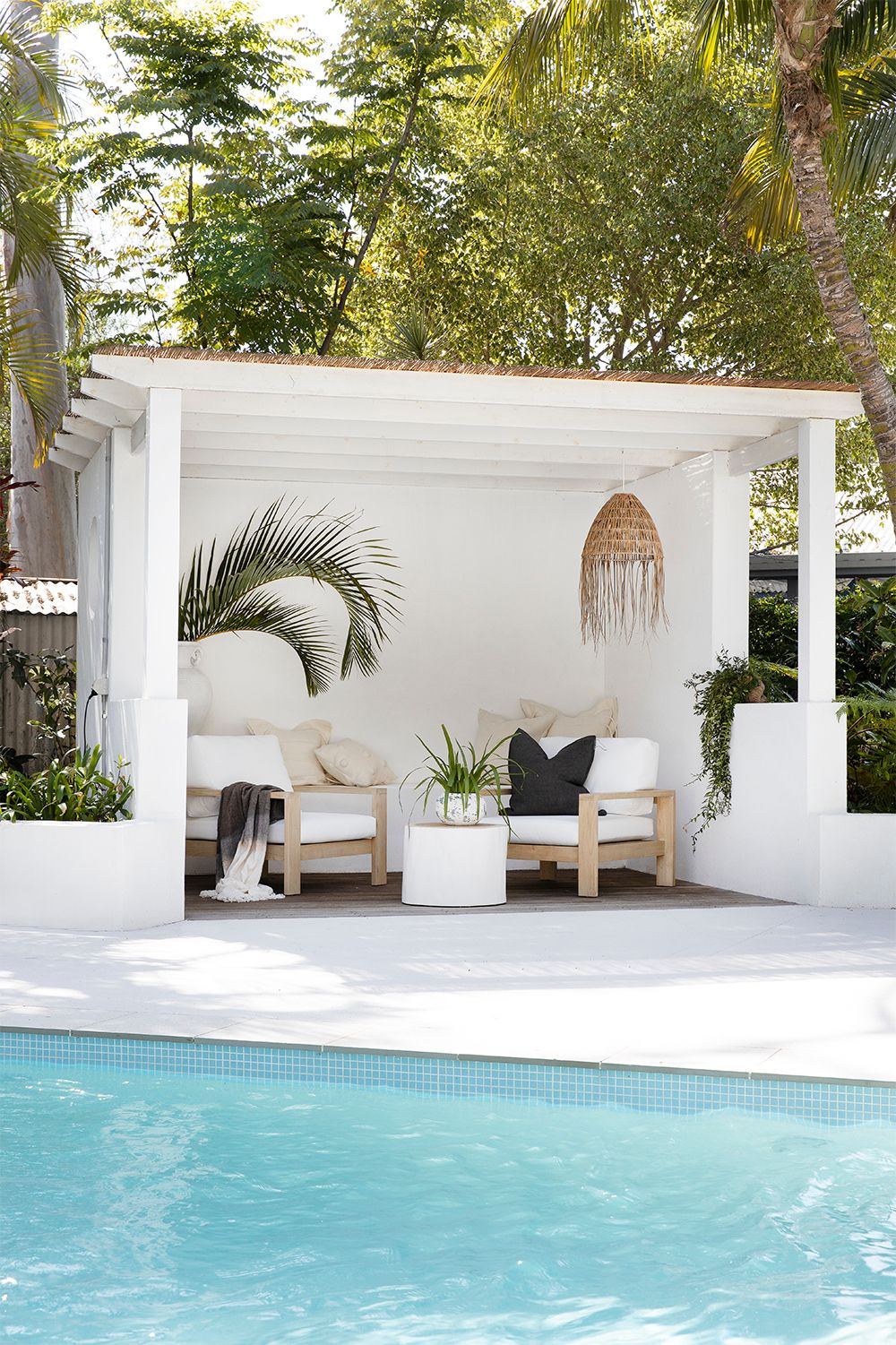 Essential Outdoor Pool Furniture for a Relaxing Poolside Experience