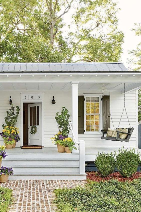 Expansive Front Porch Inspirations: Transform Your Outdoor Space with These Ideas