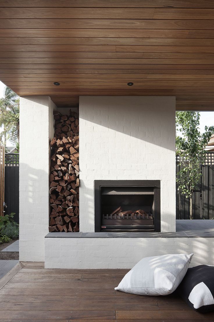 Exploring Beautiful Outdoor Fireplace Styles for The Perfect Outdoor Retreat