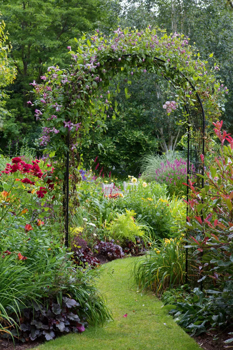 Exploring the Beauty of Traditional English Gardens