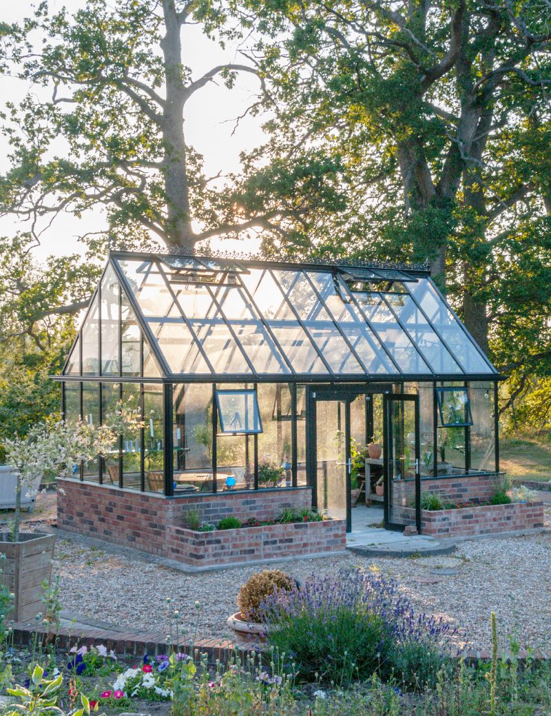 Exploring the Benefits of Garden Greenhouses