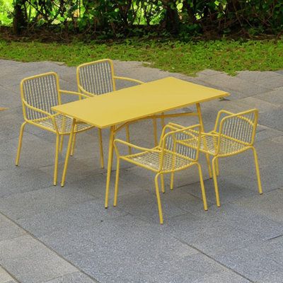 Exploring the Charm of Outdoor Dining Sets