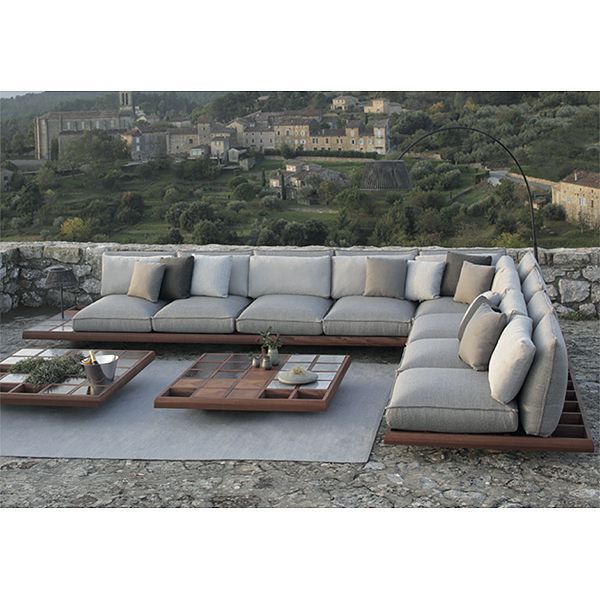 Exploring the Comfort and Style of Outdoor Sectional Sofas