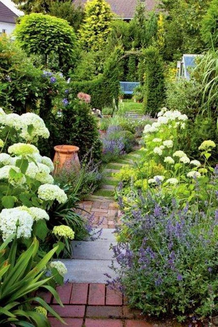 Innovative Garden Layouts for Long, Narrow Spaces