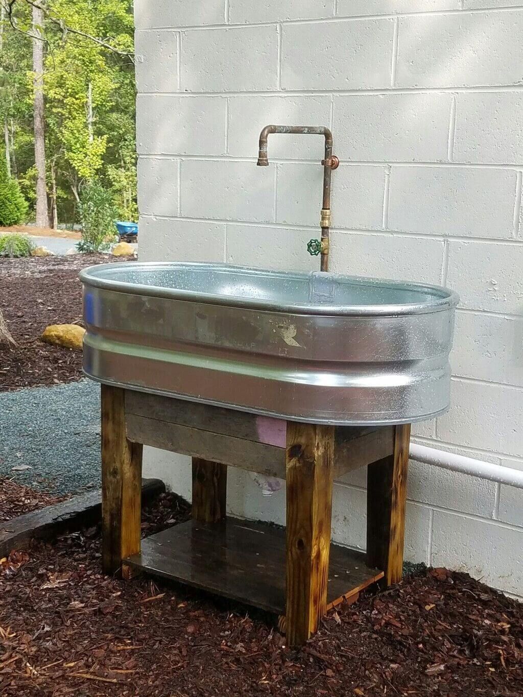 Innovative Outdoor Washing Station for Gardening Enthusiasts