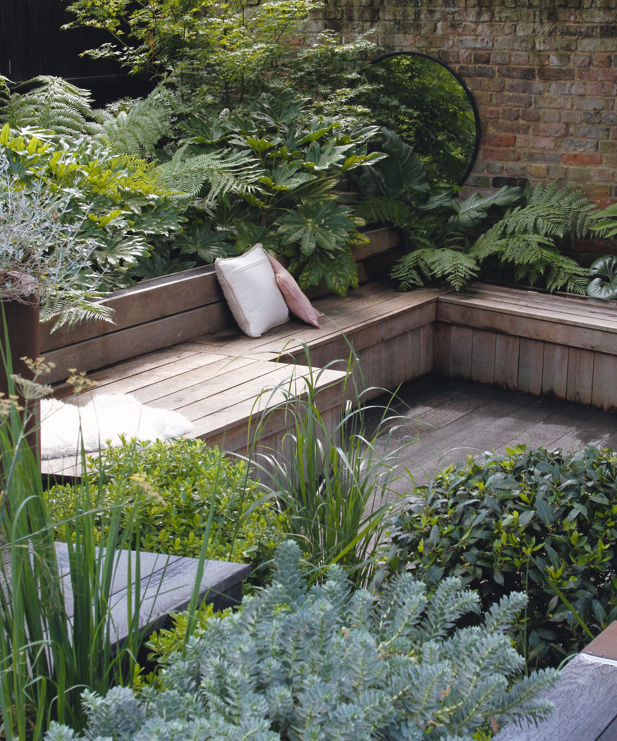 Lush and Serene Ideas for Courtyard
Gardens