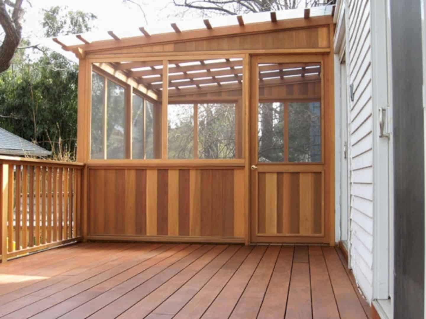 Perfecting Your Outdoor Oasis: The Ultimate Guide to a Screened-In Deck