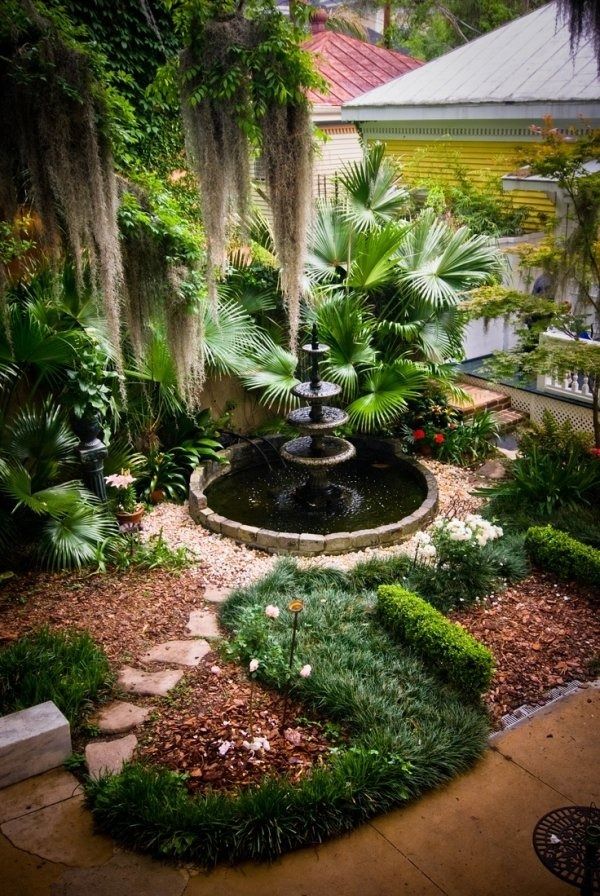 Picturesque Gardens: The Beauty of Fountains in Cozy Outdoor Settings