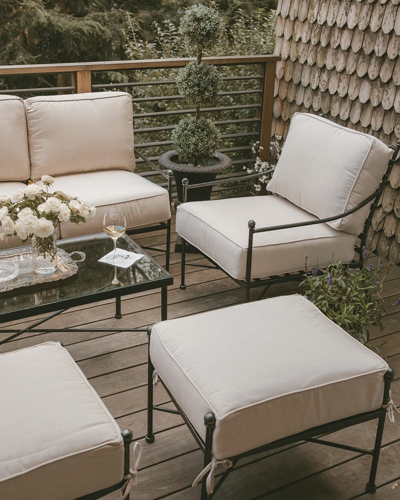 Revamp Your Outdoor Space with a Stylish Patio Furniture Set