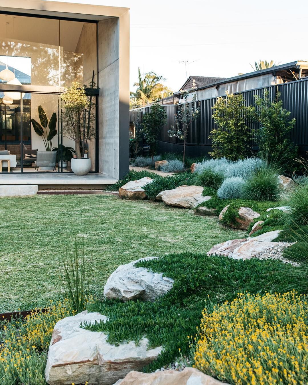 Revolutionizing Front Yard Landscape Design for the Modern Home