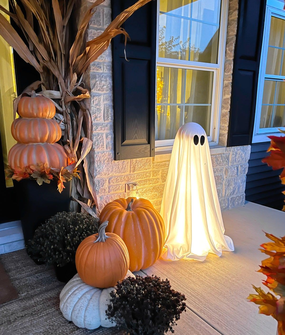 Spooky and Creative Halloween Porch Decor Ideas for a Frighteningly Fun Entrance