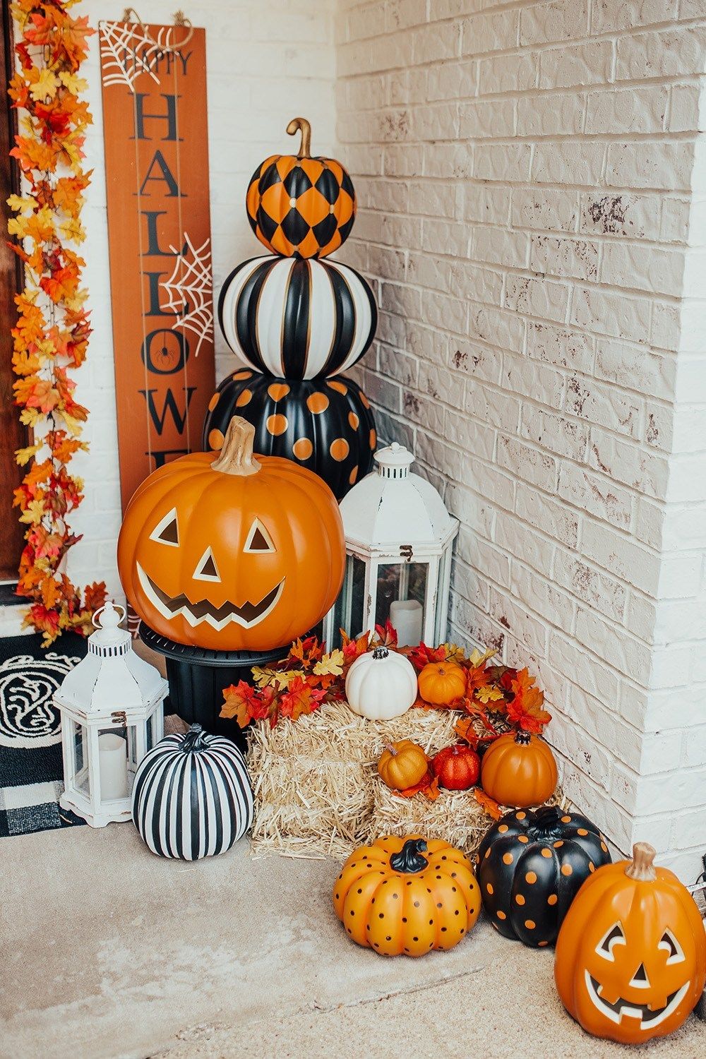 Spooky and Festive Halloween Porch Décor Ideas to Impress Your Trick-or-Treaters