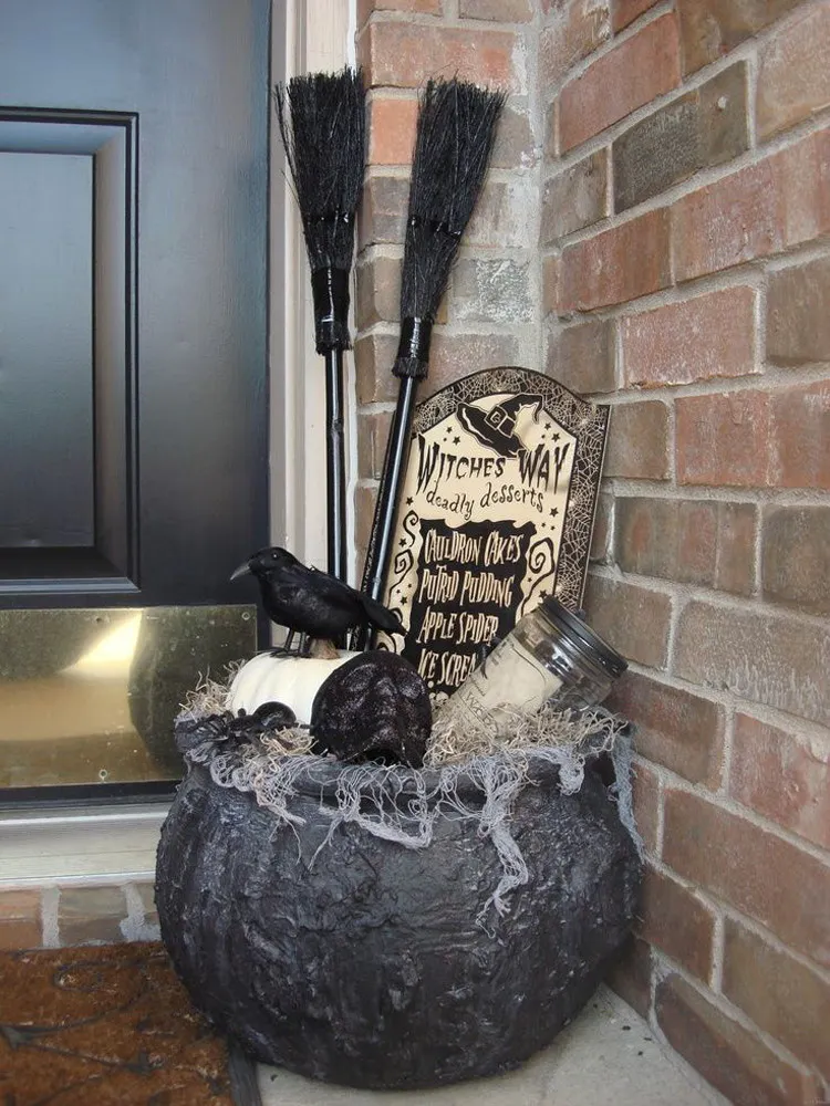 Spooky and Stylish Halloween Front Porch Decor Ideas