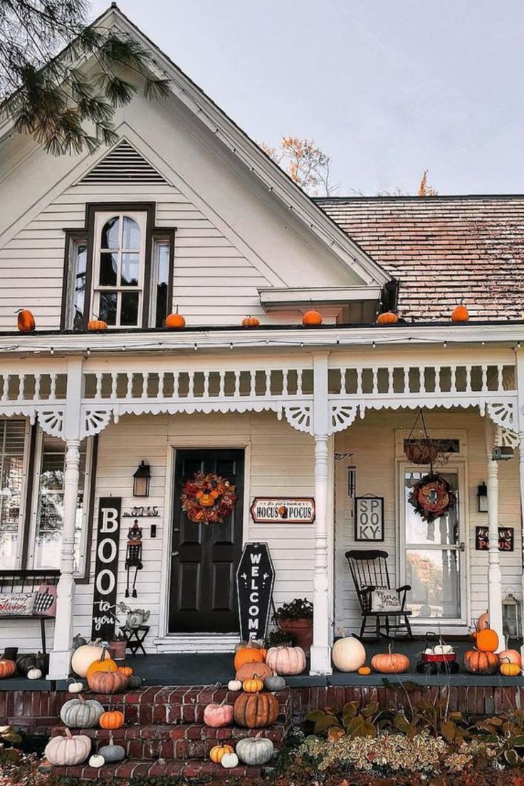 Spooky and Stylish Halloween Porch Decorations for a Festive Front Entrance