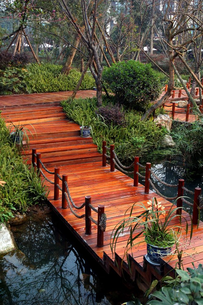 Stunning Designs for Petite Garden Bridges