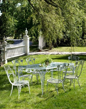 Stunning Glass Patio Table: The Perfect Addition to Your Outdoor Space