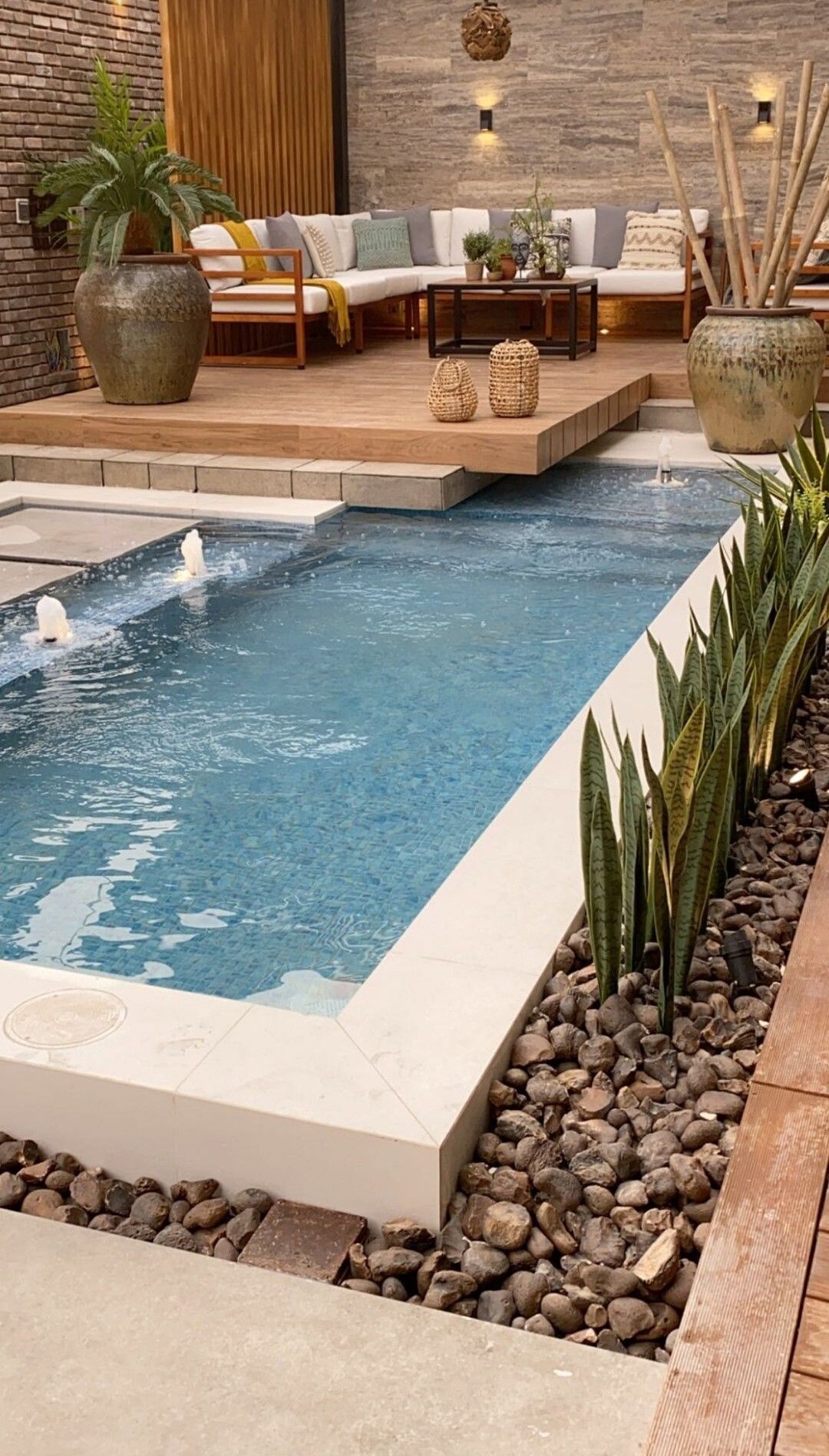 Stunning Patio Designs Featuring Luxurious Swimming Pools